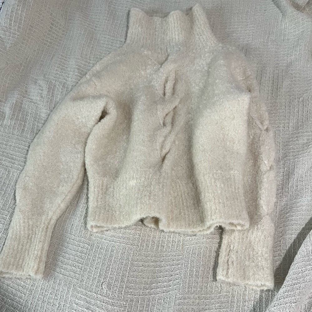 THEORY - Medium  Cream Turtleneck Sweater